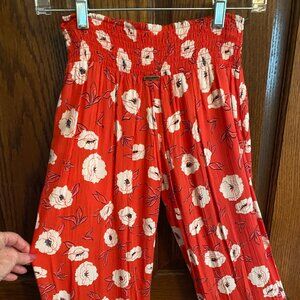 Billabong Women’s Red White Poppies Floral Slit Leg Harem Pants Size XS NWT